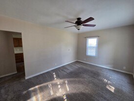 1611 Schreiber St in Cedar Falls, IA - Building Photo