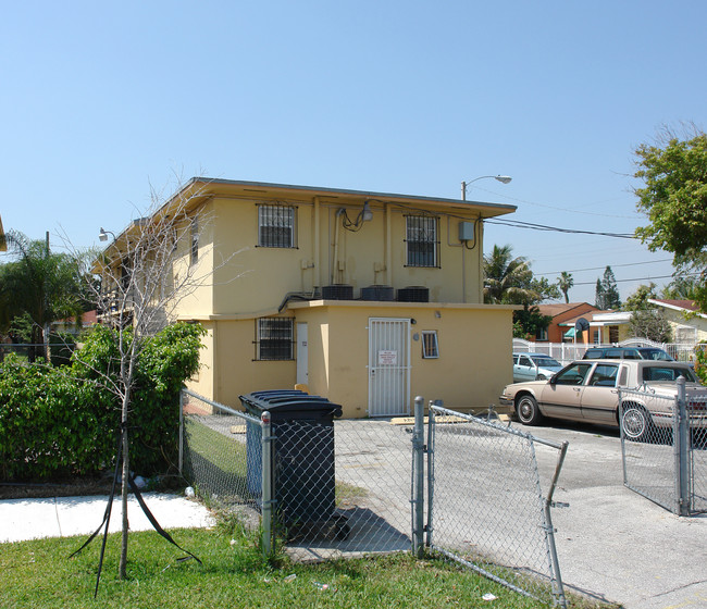 1915 NW 19th Ave in Miami, FL - Building Photo - Building Photo