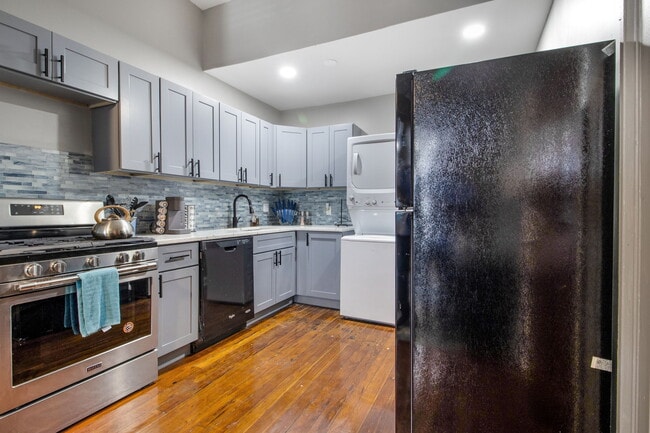 1200 W Lombard St in Baltimore, MD - Building Photo - Building Photo
