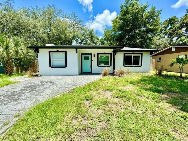 property at 1918 E Shadowlawn Ave