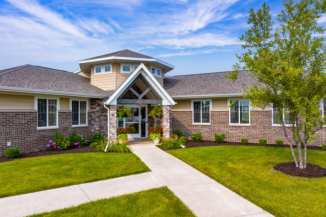 Sand Lake in De Pere, WI - Foto de edificio - Building Photo