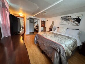 11 Columbus Ave, Unit Garden in Somerville, MA - Foto de edificio - Building Photo