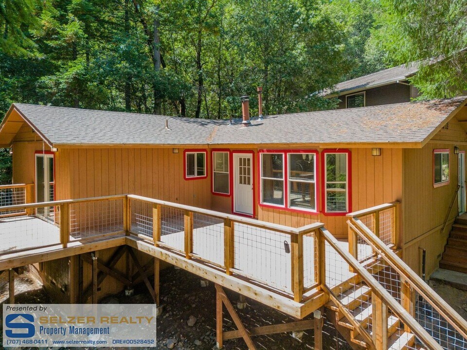 2153 Poppy Ln in Willits, CA - Building Photo