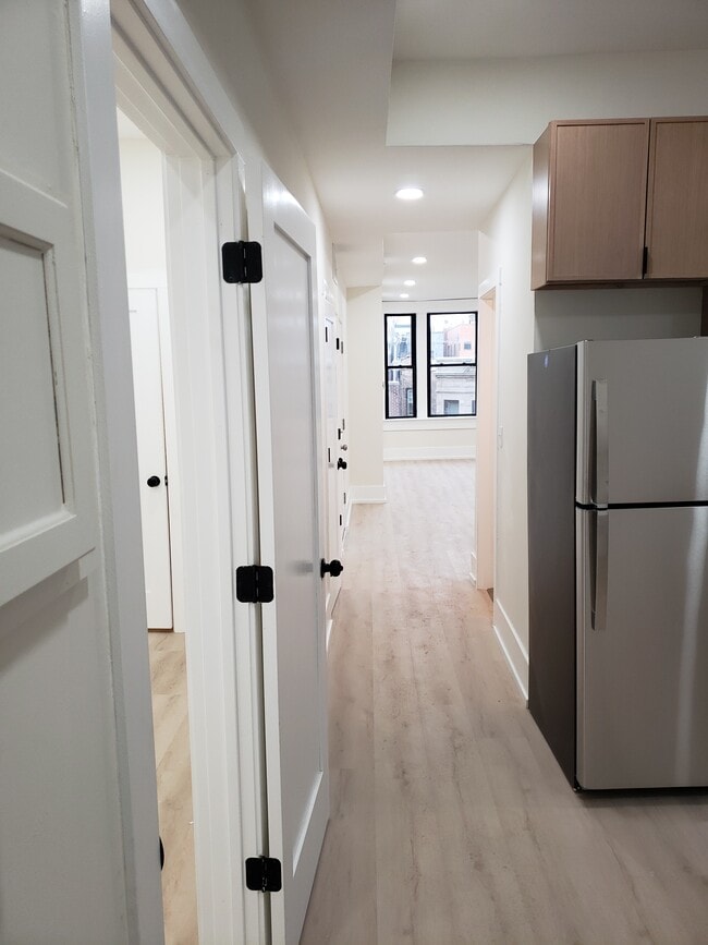 property at 944 N Damen Ave