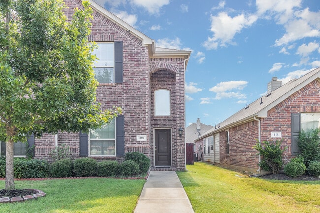 613 Wounded Knee Dr in Cross Roads, TX - Building Photo - Building Photo