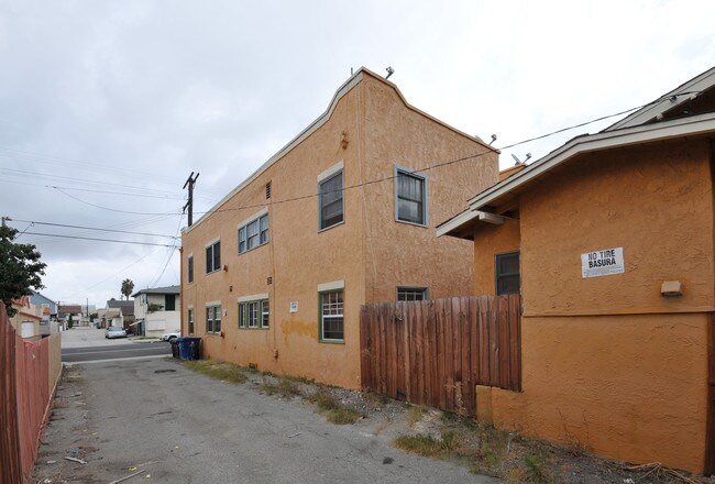 213 W 14th St in San Pedro, CA - Building Photo - Building Photo