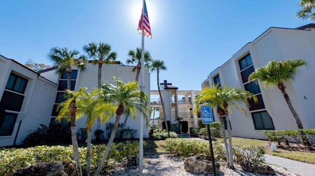 2211 Belleair Rd in Clearwater, FL - Building Photo - Building Photo