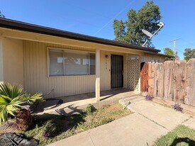 1608 S Central St in Visalia, CA - Building Photo