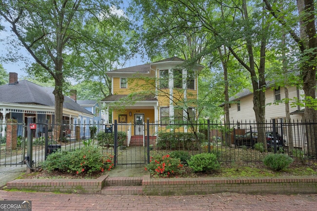 property at 649 Peeples St SW