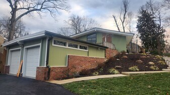 7609 Woodridge Cir in Alexandria, VA - Building Photo