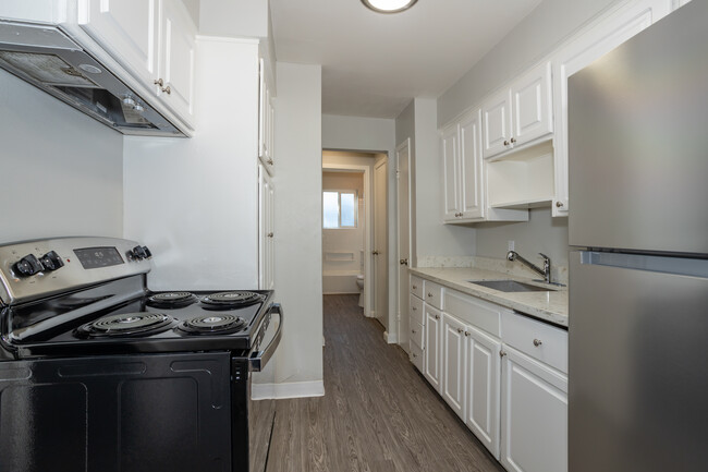 Teal Apartments in Sacramento, CA - Building Photo - Interior Photo