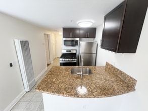 101 W Canada, Unit 8 in San Clemente, CA - Foto de edificio - Building Photo