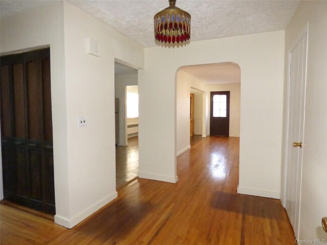130 Beech St in Valley Stream, NY - Building Photo - Building Photo