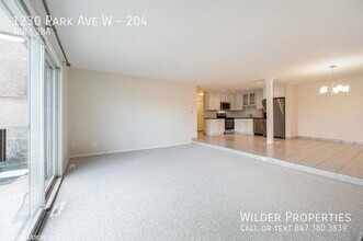 1230 Park Ave W in Highland Park, IL - Building Photo - Building Photo