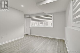 924 Rexton Dr in Oshawa, ON - Building Photo - Building Photo