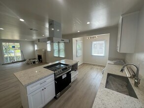 311 W Newmark Ave, Unit House in Monterey Park, CA - Foto de edificio - Building Photo