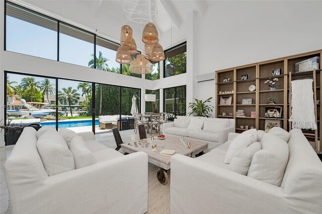 property at 201 Knollwood Dr
