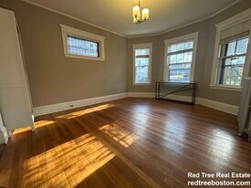 32 Iffley Rd, Unit 1 in Boston, MA - Building Photo