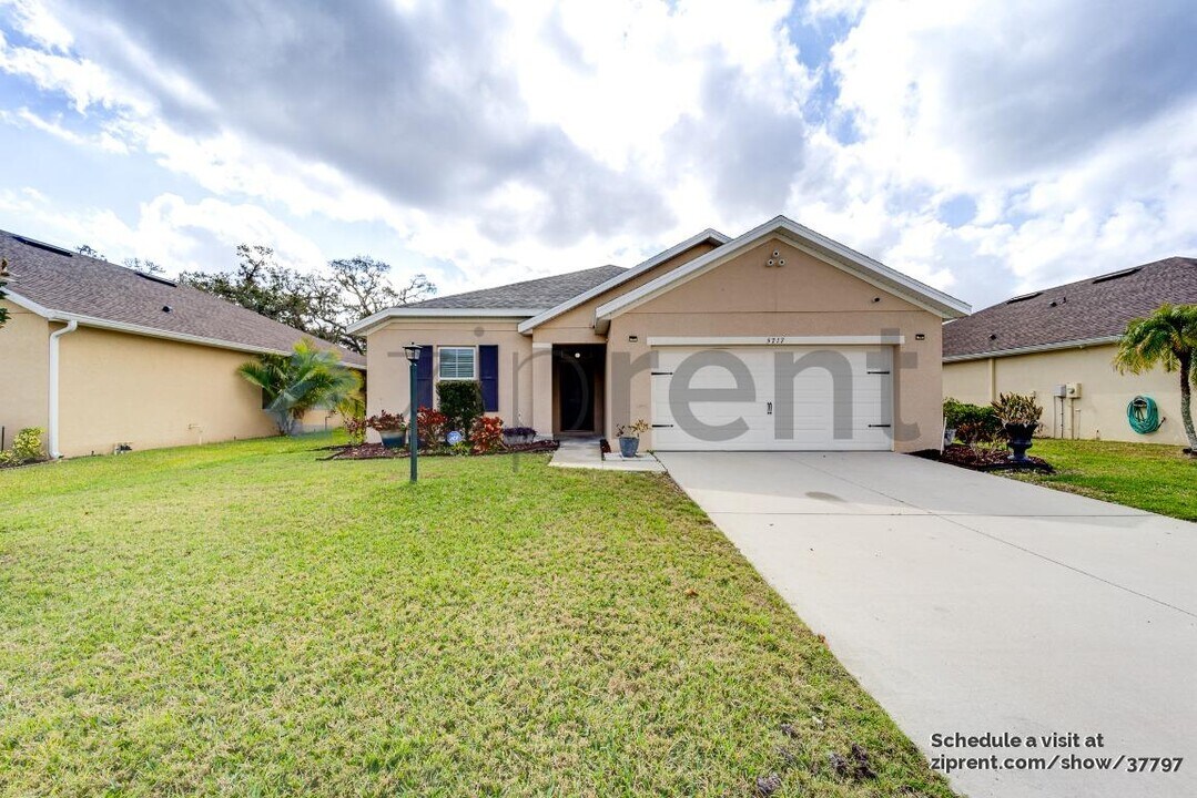 5717 71st St E in Palmetto, FL - Building Photo