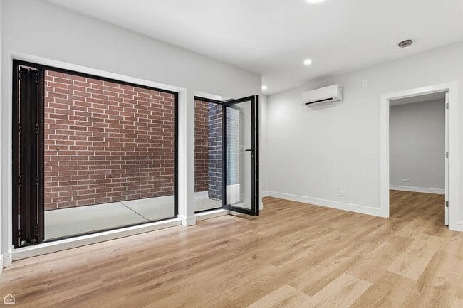 1924 W Grand Ave, Unit 1R in Chicago, IL - Foto de edificio - Building Photo