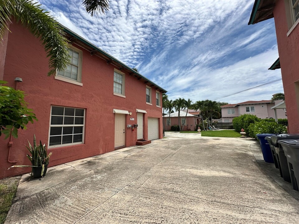 227 Foresteria Dr in Lake Park, FL - Building Photo