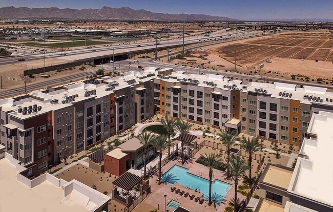 Suncrest Vista at Canyon Trails 55+ Apartm... in Goodyear, AZ - Foto de edificio - Building Photo