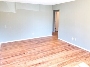 12955 SW Allen Blvd in Beaverton, OR - Foto de edificio - Building Photo