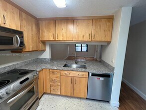 252 City View Dr in Fort Lauderdale, FL - Building Photo - Building Photo