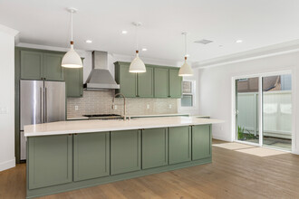 1914 Huntington Ln in Redondo Beach, CA - Building Photo - Building Photo