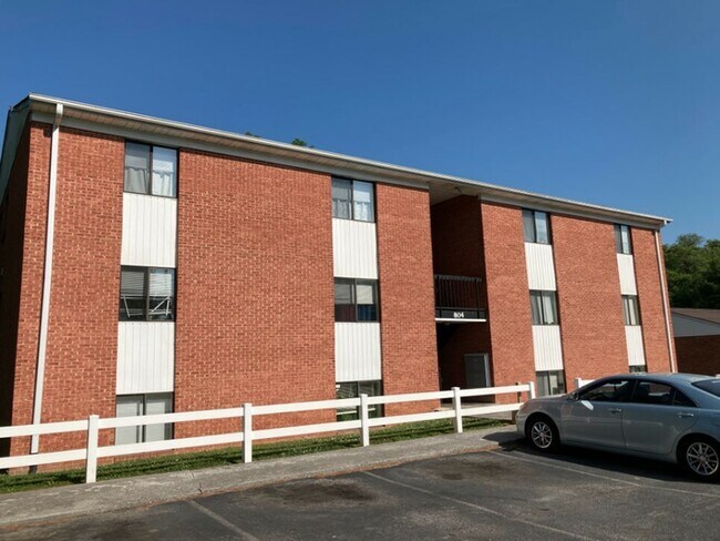Flats at Thrasher Park in Roanoke, VA - Building Photo - Building Photo