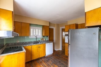 57 Foxon Pl in New Britain, CT - Building Photo - Building Photo