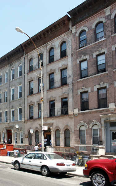 89 Kingston Ave in Brooklyn, NY - Building Photo