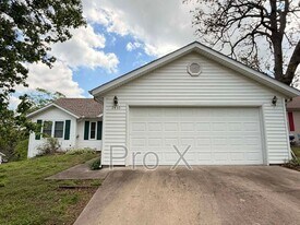 2430 E Manitou St in Joplin, MO - Building Photo