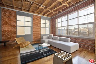 500 Molino St in Los Angeles, CA - Building Photo