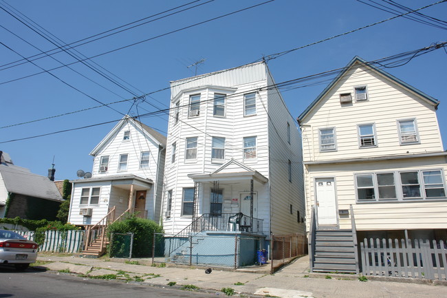 671 State St in Perth Amboy, NJ - Building Photo - Building Photo