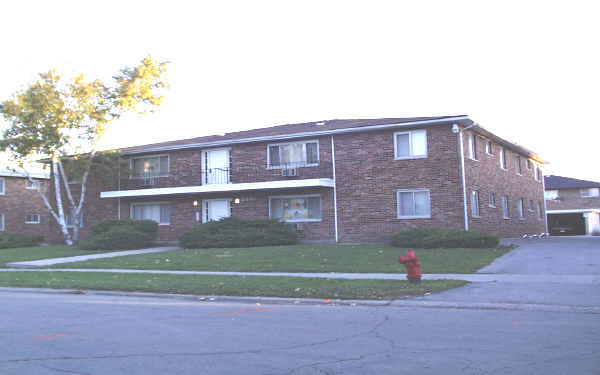 2081 Best Pl in Aurora, IL - Foto de edificio