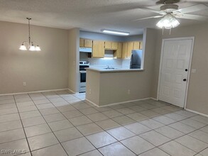 6492 Royal Woods Dr in Ft. Myers, FL - Building Photo - Building Photo