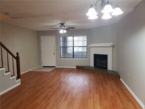 302 Fairway Cir in Springdale, AR - Building Photo - Building Photo