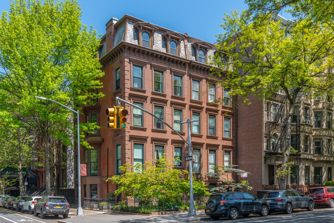 151 Lafayette Avenue in Brooklyn, NY - Building Photo