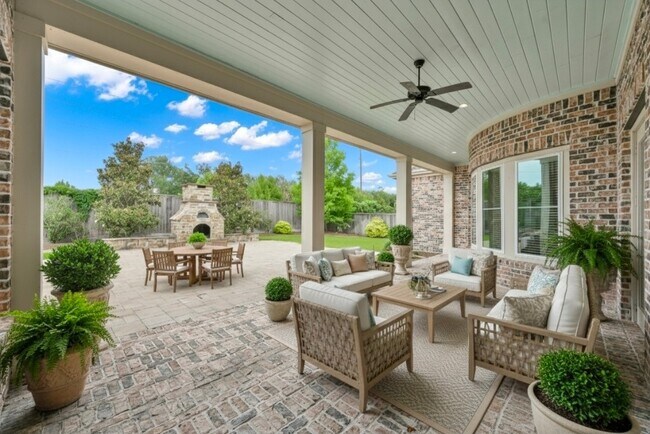 2331 Bottlebrush Ln