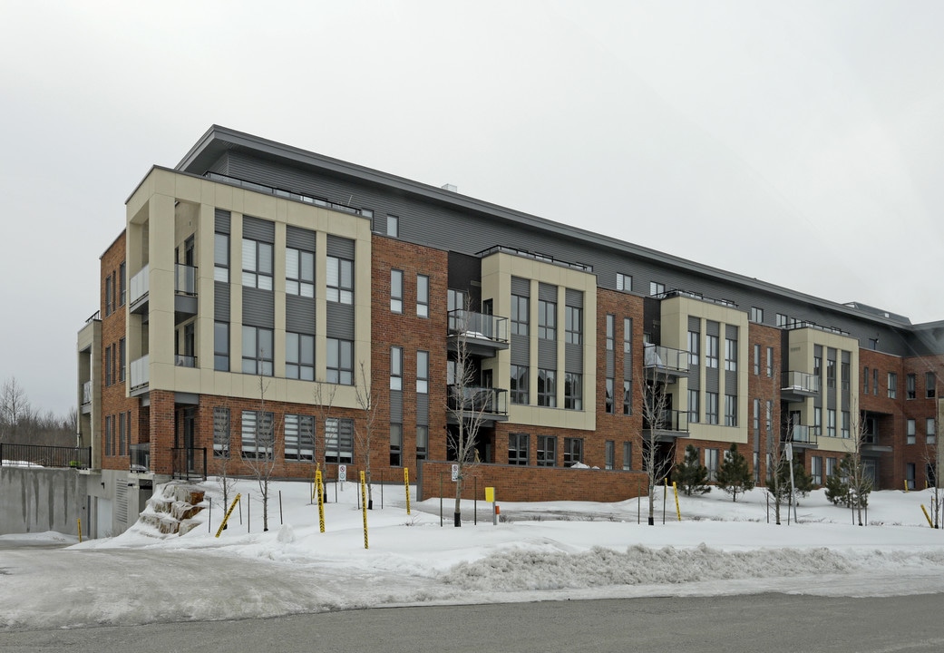 19500 du Sulky in Montréal, QC - Building Photo