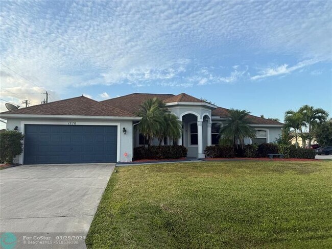 1270 SW Aragon Ave in Port St. Lucie, FL - Foto de edificio - Building Photo