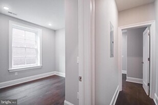 2010 Walnut St in Philadelphia, PA - Building Photo