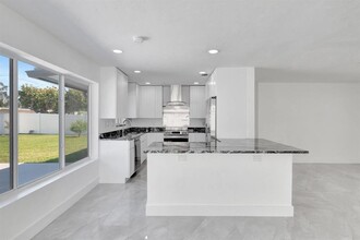 918 NE 24th Ave in Pompano Beach, FL - Building Photo - Building Photo