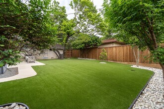 13424 Spring Grove Ave in Dallas, TX - Building Photo - Building Photo