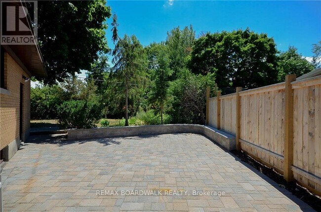 1258 Firestone Crescent in Ottawa, ON - Building Photo - Building Photo