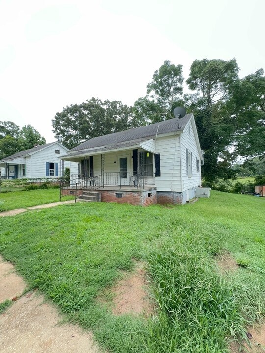 321 Beauregard St in Clinton, SC - Building Photo