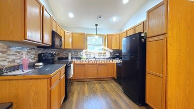 280 Cedar St in Baldwin, WI - Foto de edificio - Building Photo