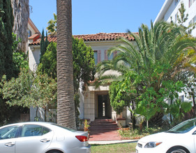 133 S Palm Dr in Beverly Hills, CA - Building Photo - Building Photo