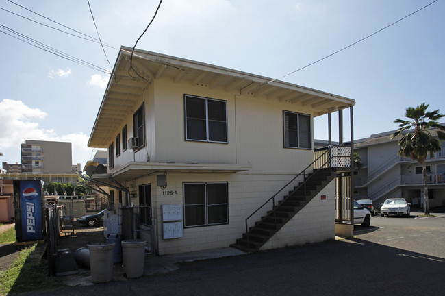 1125 A Hassinger St in Honolulu, HI - Building Photo - Building Photo